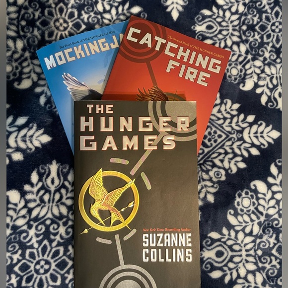 EXCELLENT CONDITION Hunger Games Set - Hunger Games, Catching Fire, Mockingjay - Picture 4 of 8